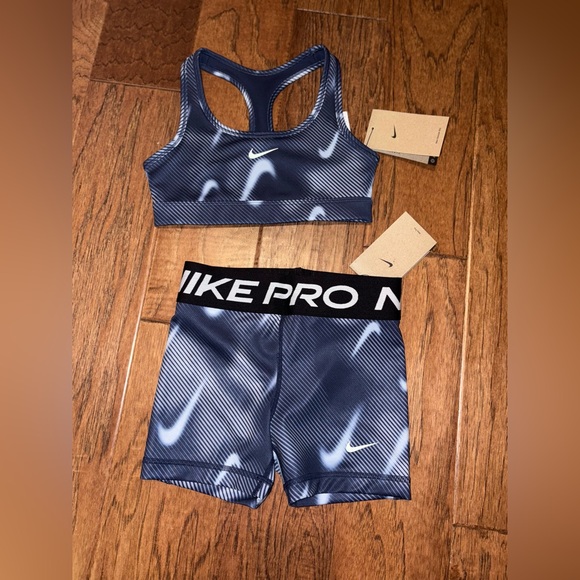 NWT Nike Pro Big Girls Sports Bra & Bike Shorts Size Small - Picture 1 of 3